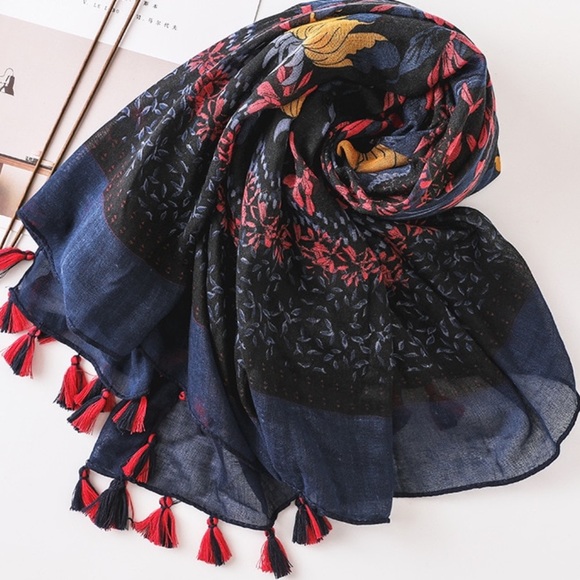 100% cotton Lightweight scarf with tassels - Picture 3 of 6